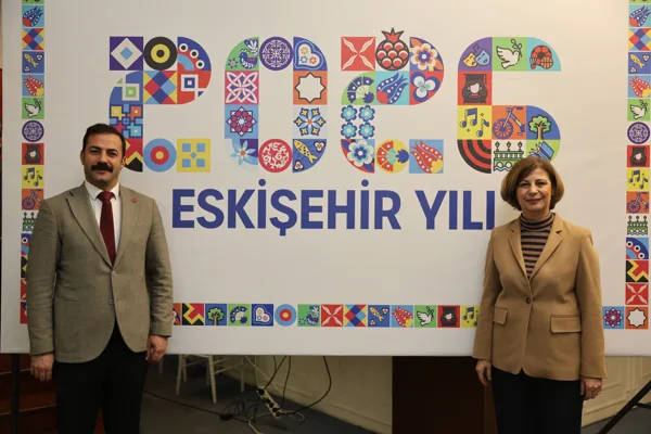 Toplantıya; CHP İl Başkanı Talat Yalaz, CHP Eskişehir Milletvekilleri Utku