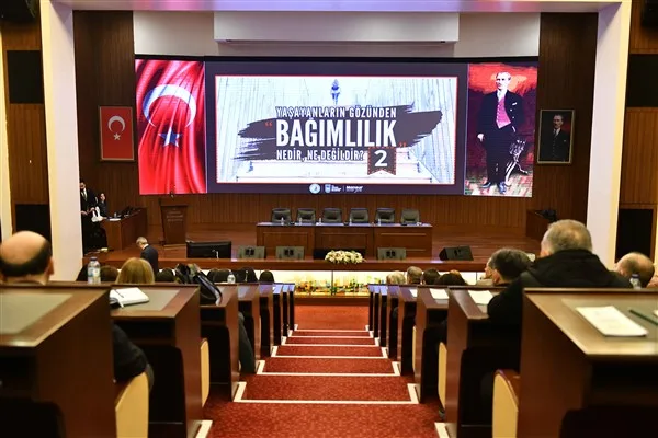 Panelde, bağımlılıkla m&uuml;cadelede damgalamanın kaldırılması ve toplumsal dayanışmanın &ouml;nemi vurgulandı.