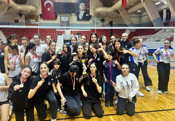 ABBSK Gen&ccedil; Kızlar Voleybol Takımı final m&uuml;sabakasında ATEM Spor Kul&uuml;b&uuml;&rsquo;n&uuml;
