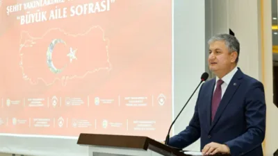 Adana Valisi&nbsp;Mustafa Yavuz ile eşi S&uuml;reyya Yavuz, program boyunca şehit