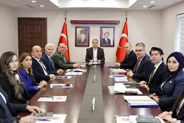 Adana&rsquo;da Eğitim Değerlendirme Toplantısı, Adana Valisi Yavuz başkanlığında yapıldı. Toplantıya