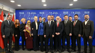 Anahtar Parti Genel Başkanı Ağıralioğlu, partisinin genel merkezinde ger&ccedil;ekleştirilen toplu