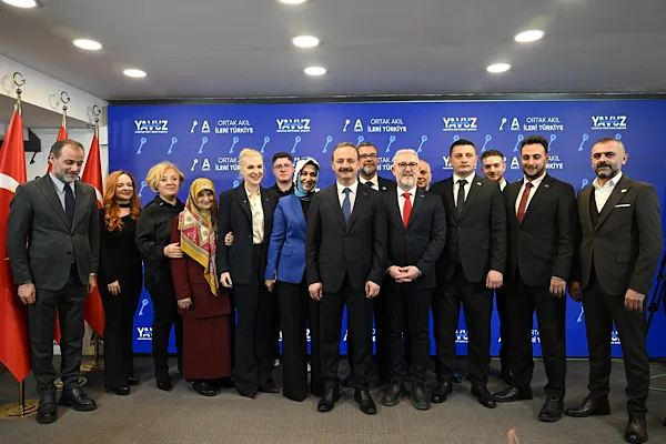 Anahtar Parti Genel Başkanı Ağıralioğlu, partisinin genel merkezinde ger&ccedil;ekleştirilen toplu