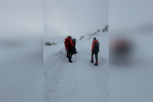 Ağrı Valiliği&rsquo;nden yapılan a&ccedil;ıklamaya g&ouml;re, &ccedil;ığ olayının ardından ara&ccedil;taki personel