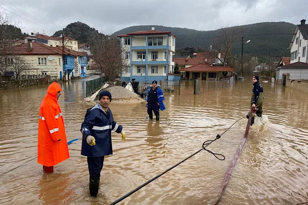Antalya B&uuml;y&uuml;kşehir Belediyesi Alanya ekipleri, ge&ccedil;tiğimiz haftadan itibaren b&ouml;lgede etkili