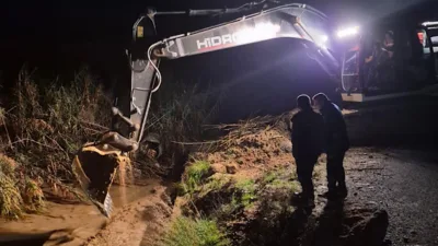 Alanya Belediyesi birimleri, yoğun yağışın ulaşım ve &ccedil;evre &uuml;zerindeki olumsuz