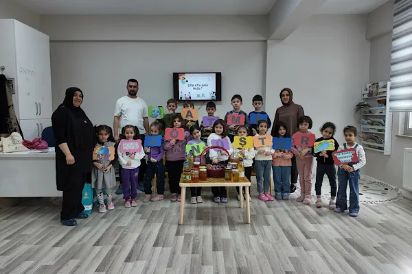 &Ccedil;ayırova Belediyesi b&uuml;nyesindeki İklim Değişikliği ve Sıfır Atık M&uuml;d&uuml;rl&uuml;ğ&uuml; ekipleri,