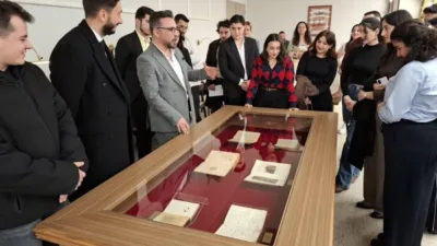 Antalya K&uuml;t&uuml;phanesi&rsquo;ndeki &ldquo;Hukuk ve Edebiyat&rdquo; başlıklı s&ouml;yleşi, Kepez Belediyesi K&uuml;t&uuml;phaneler