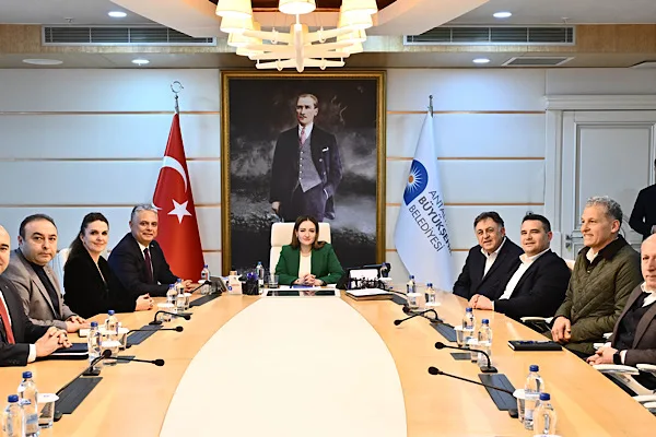 Antalya B&uuml;y&uuml;kşehir Belediyesi Başkan Vekili B&uuml;şra &Ouml;zdemir, Muratpaşa Belediye Başkanı