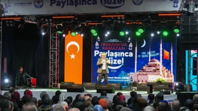 Trabzon'da Ramazan etkinlikleri kapsamında d&uuml;zenlenen Ramazan Sohbetleri programına katılan Yazar