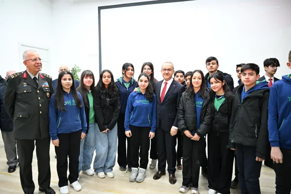 Anma programı, Atat&uuml;rk Anıtı&rsquo;na &ccedil;elenk sunumu ile başladı. T&ouml;rene Malatya&nbsp;