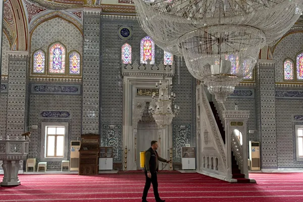 Orhangazi Belediyesi, il&ccedil;e genelindeki camilerde kapsamlı bir &ccedil;alışma başlattı. Y&uuml;r&uuml;t&uuml;len