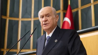 MHP Genel Başkanı Bah&ccedil;eli, bir yanda y&uuml;r&uuml;rl&uuml;kteki Anayasa&rsquo;nın amir ve