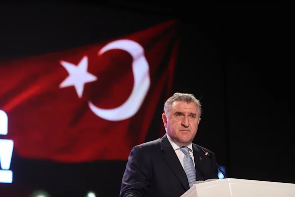 Gen&ccedil;lik ve Spor Bakanı Osman Aşkın Bak, A Milli Basketbol