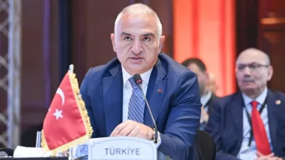 Program kapsamında ilk olarak Batman Valiliği&rsquo;ni ziyaret eden Ersoy, Vali