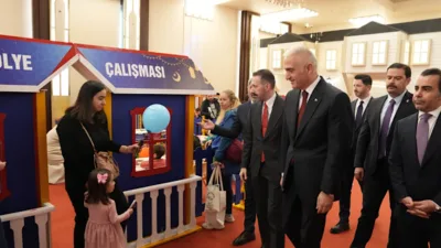 K&uuml;lt&uuml;r ve Turizm Bakanı&nbsp;Ersoy, &ldquo;K&uuml;lliye&rsquo;de Ramazan&rdquo; etkinlikleri kapsamında&nbsp;Cumhurbaşkanlığı K&uuml;lliyesi&nbsp;Sergi Salonu&rsquo;nda