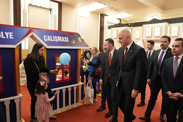 K&uuml;lt&uuml;r ve Turizm Bakanı&nbsp;Ersoy, &ldquo;K&uuml;lliye&rsquo;de Ramazan&rdquo; etkinlikleri kapsamında&nbsp;Cumhurbaşkanlığı K&uuml;lliyesi&nbsp;Sergi Salonu&rsquo;nda