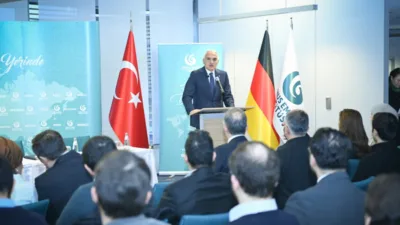 K&uuml;lt&uuml;r ve Turizm Bakanı Ersoy, Berlin&rsquo;de, k&uuml;lt&uuml;r diplomasilerinin sahadaki en