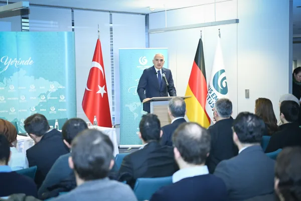 K&uuml;lt&uuml;r ve Turizm Bakanı Ersoy, Berlin&rsquo;de, k&uuml;lt&uuml;r diplomasilerinin sahadaki en