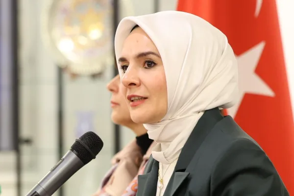 Aile ve Sosyal Hizmetler Bakanı G&ouml;ktaş,&nbsp;AK Parti Adana İl Başkanlığını