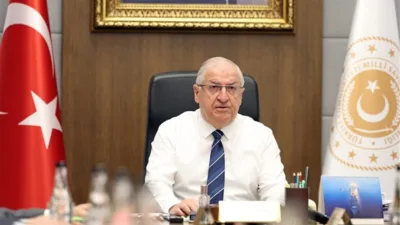 Bakanlıktan yapılan a&ccedil;ıklamaya g&ouml;re, Milli Savunma Bakanı G&uuml;ler, şehit aileleri,