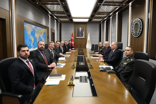 Bakanlıktan yapılan a&ccedil;ıklamaya g&ouml;re, Milli Savunma Bakanı Yaşar G&uuml;ler, T&uuml;rkiye-ABD