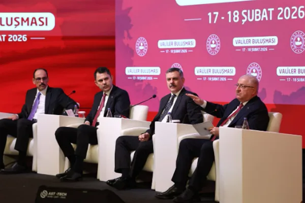 Milli Savunma Bakanı Yaşar G&uuml;ler, İ&ccedil;işleri Bakanlığı tarafından d&uuml;zenlenen Valiler