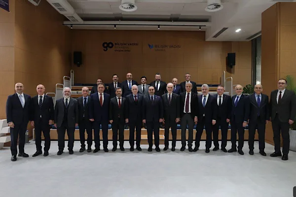 Sanayi ve Teknoloji Bakanı Mehmet Fatih Kacır, İstanbul&rsquo;da faaliyet g&ouml;steren