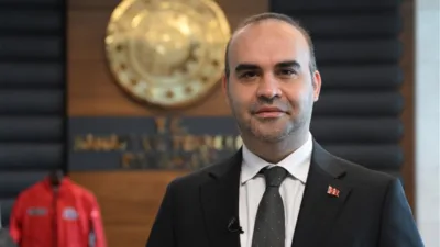 Bakanlıktan yapılan a&ccedil;ıklamaya g&ouml;re, Kacır, sanayi tesislerinde depremin izlerini silmek