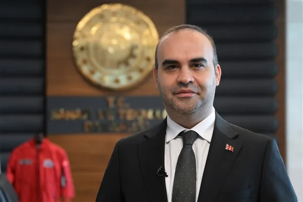Bakanlıktan yapılan a&ccedil;ıklamaya g&ouml;re, Kacır, sanayi tesislerinde depremin izlerini silmek