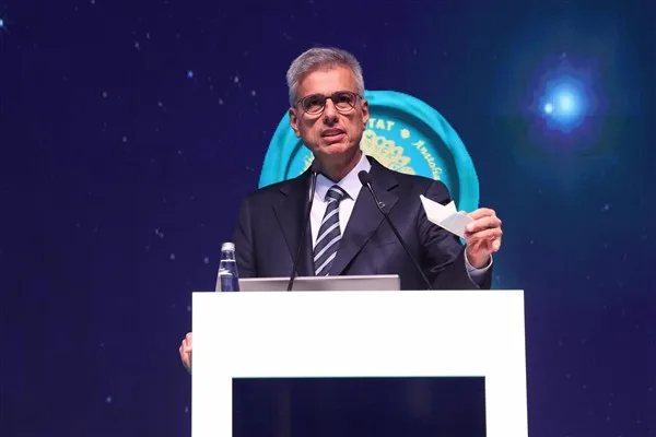 Sağlık Bakanı Kemal Memişoğlu, t&uuml;t&uuml;n kullanımının zararlarına dikkat &ccedil;ekerek vatandaşları