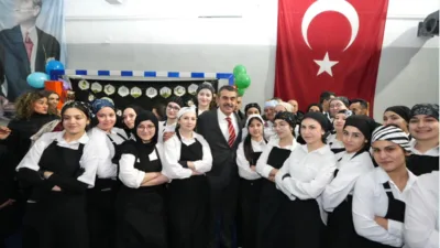 Milli Eğitim Bakanı Yusuf Tekin, eşi Ayşe Tekin ile birlikte