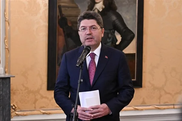 Adalet Bakanı Tun&ccedil;,&nbsp;Eskişehir Mihalgazi Belediye Başkanı Zeynep Akg&uuml;n&rsquo;e y&ouml;nelik sosyal