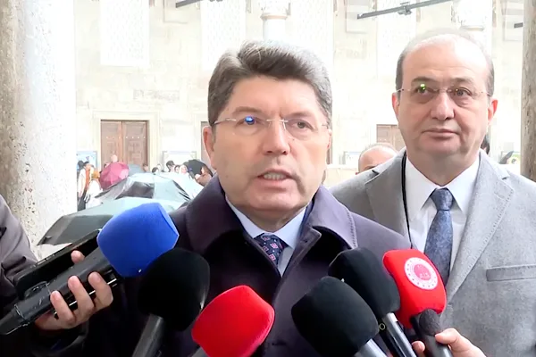 Adalet Bakanı Yılmaz Tun&ccedil;, Ahmet Minguzzi&rsquo;nin vefatının birinci yıl d&ouml;n&uuml;m&uuml;nde