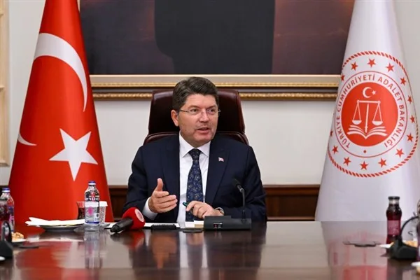 Adalet Bakanı Tun&ccedil;, Ankara'nın Yenimahalle il&ccedil;esinde bulunan ara&ccedil; muayene istasyonunda