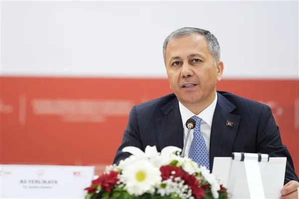 İ&ccedil;işleri Bakanı Ali Yerlikaya, Adıyaman'daki temasları kapsamında esnaf ziyareti ger&ccedil;ekleştirdi