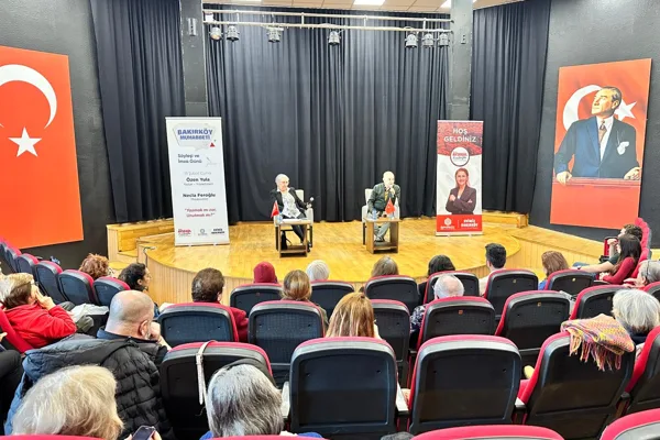 Bakırk&ouml;y&rsquo;de k&uuml;lt&uuml;r ve sanat etkinlikleri kapsamında ger&ccedil;ekleştirilen &ldquo;Bakırk&ouml;y Muhabbeti&rdquo; s&ouml;yleşileri,
