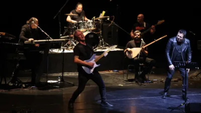 Barış Man&ccedil;o ve Cem Karaca, Bakırk&ouml;y&rsquo;de d&uuml;zenlenen &ouml;zel bir konserle