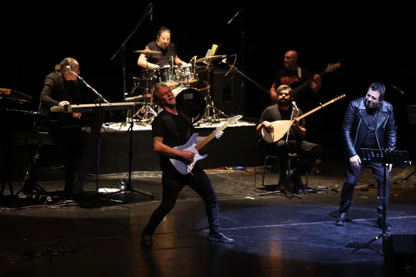 Barış Man&ccedil;o ve Cem Karaca, Bakırk&ouml;y&rsquo;de d&uuml;zenlenen &ouml;zel bir konserle