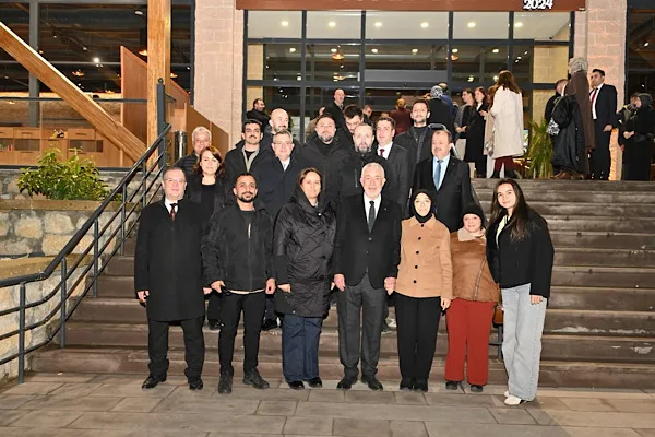 Isparta Belediye Başkanı Ş&uuml;kr&uuml; Başdeğirmen ve eşi Şadiye Başdeğirmen, belediye
