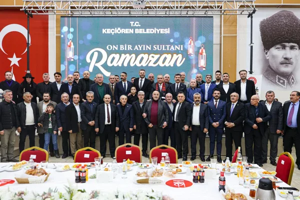 Ke&ccedil;i&ouml;ren Belediye Başkanı Mesut &Ouml;zarslan, Mevlana K&uuml;lt&uuml;r Merkezi&rsquo;nde d&uuml;zenlenen iftar