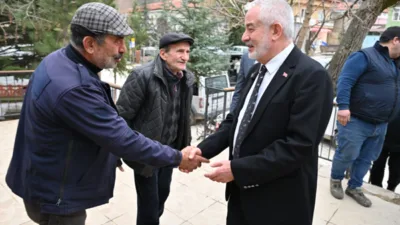 Isparta Belediye Başkanı Ş&uuml;kr&uuml; Başdeğirmen ve beraberindeki belediye başkan yardımcıları,