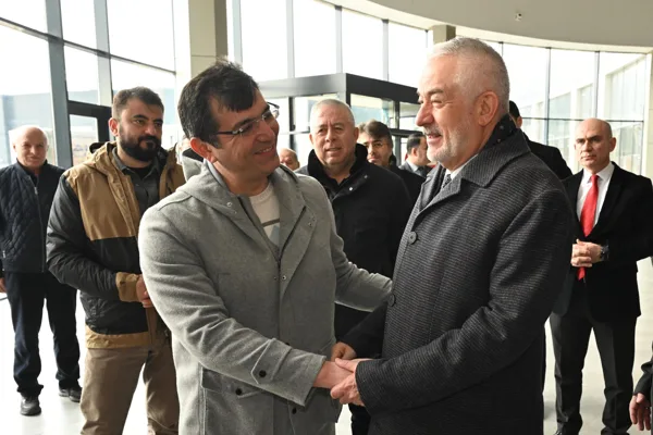 Isparta Belediye Başkanı Başdeğirmen, esnaf buluşmalarını s&uuml;rd&uuml;r&uuml;yor. Başkan Başdeğirmen, yeni
