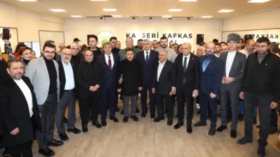 Kayseri B&uuml;y&uuml;kşehir Belediye Başkanı B&uuml;y&uuml;kkılı&ccedil;, Kayseri Kafkas Derneği tarafından yapımı