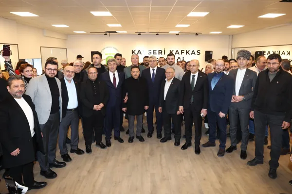Kayseri B&uuml;y&uuml;kşehir Belediye Başkanı B&uuml;y&uuml;kkılı&ccedil;, Kayseri Kafkas Derneği tarafından yapımı