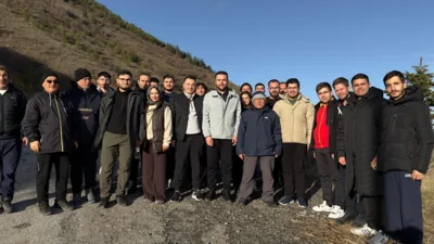 Kayseri B&uuml;y&uuml;kşehir Belediyesi&nbsp;Başkanı B&uuml;y&uuml;kkılı&ccedil;, pazar sabahı&nbsp;Ali Dağı&rsquo;nda gen&ccedil;lerle birlikte y&uuml;r&uuml;y&uuml;ş