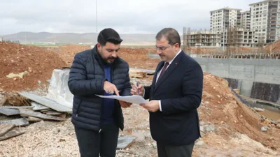 Haliliye Belediye Başkanı Mehmet Canpolat, Dağeteği Mahallesi&rsquo;nde yapımı devam eden