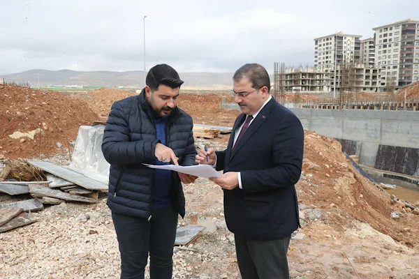 Haliliye Belediye Başkanı Mehmet Canpolat, Dağeteği Mahallesi&rsquo;nde yapımı devam eden