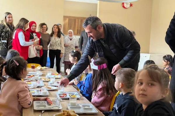 Osman Yeşilyurt tarafından yaptırılan ve Karab&uuml;k Belediye Başkanı &Ouml;zkan &Ccedil;etinkaya&rsquo;nın