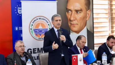 Toplantıya Belediye Başkan Yardımcıları Durmuş Uslu, Emrecan Uzunkaya ve Z&uuml;lk&uuml;f